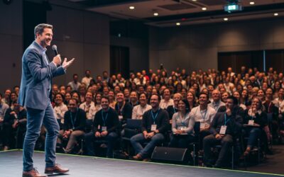 Are Comedians Public Speakers? Why Humor Wins in Keynotes