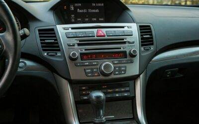 Can You Play Music Through Speakers in 2006 Acura TSX?