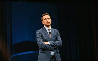 How to Moderate a Panel of Speakers: 5 Steps to Success