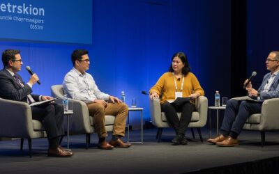 How to Organise a Panel of Speakers: Expert 7-Step Guide