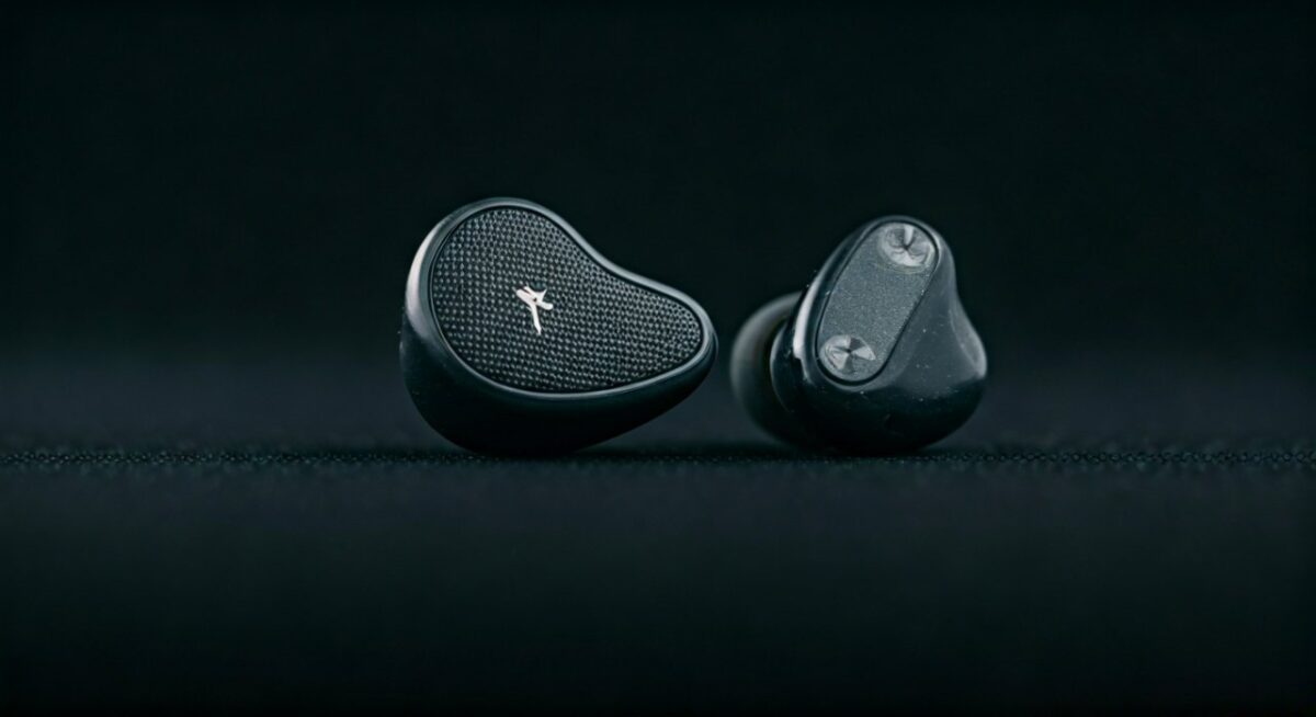 How Do In-Ear Headphones Compare to Earbuds in Terms of Sound Quality and Comfort?